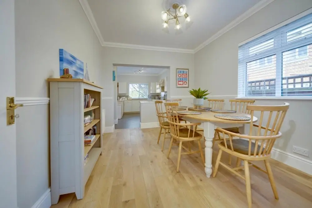 Super 5 Bedroom Family Friendly Retreat Rustington