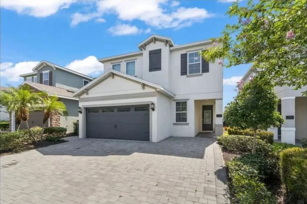 Family 5BR Retreat With Pool and Themed Bedrooms