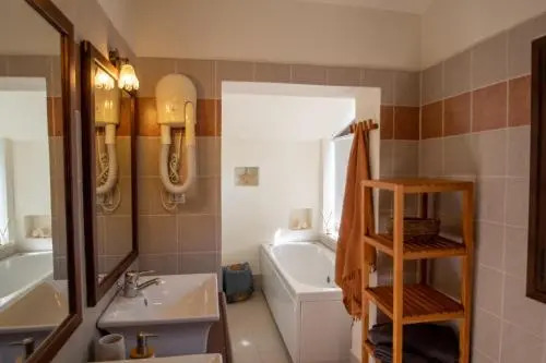 Jasmin Apartments