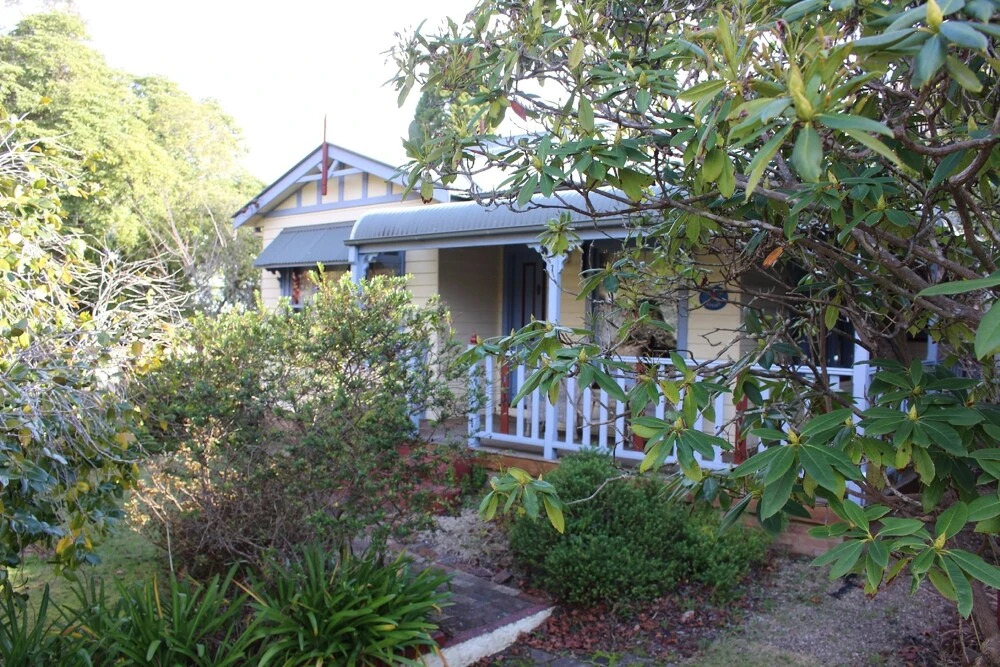 Ambrose Cottage Front Apt