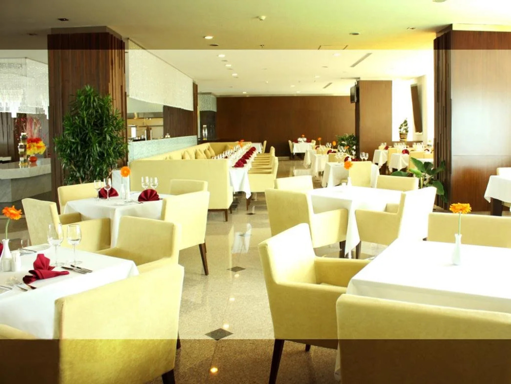 AURORA Hotel Plaza