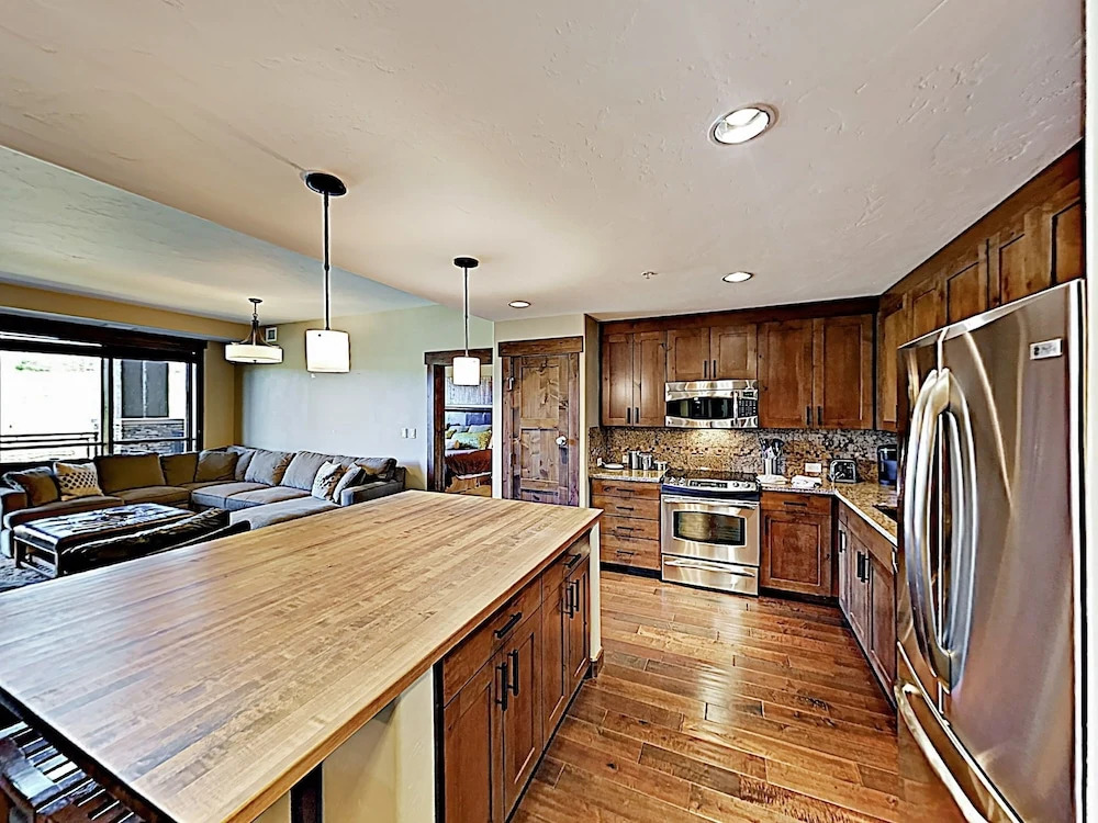 New Listing! Mountain-view W/ Pool & Gondola 2 Bedroom Condo