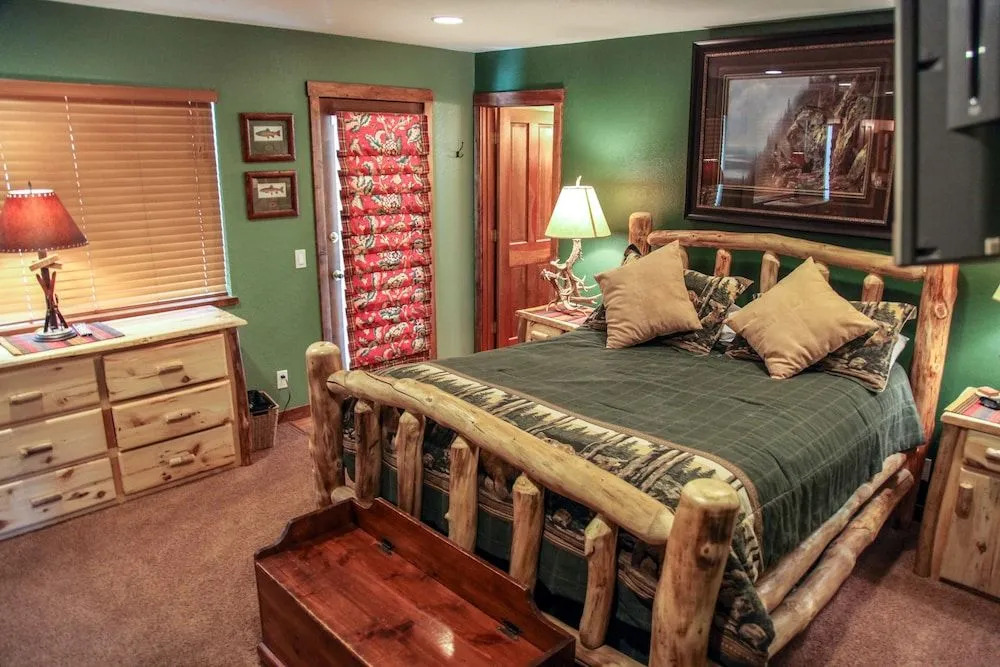 Forest Creek 28 Rustic Updated Condo by RedAwning
