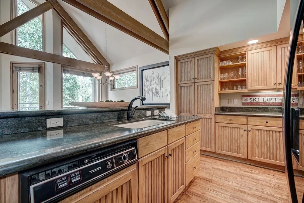 Luxury 4 Bed Pines Townhome Amongst The Peace And Quiet 4 Bedroom Townhouse by RedAwning