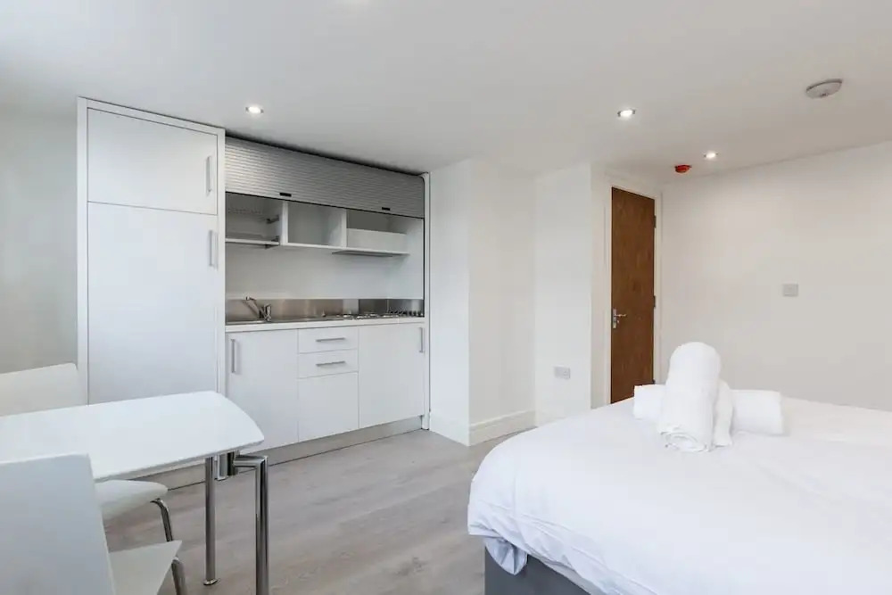 Clean Studio Flat - Camberwell! 2c