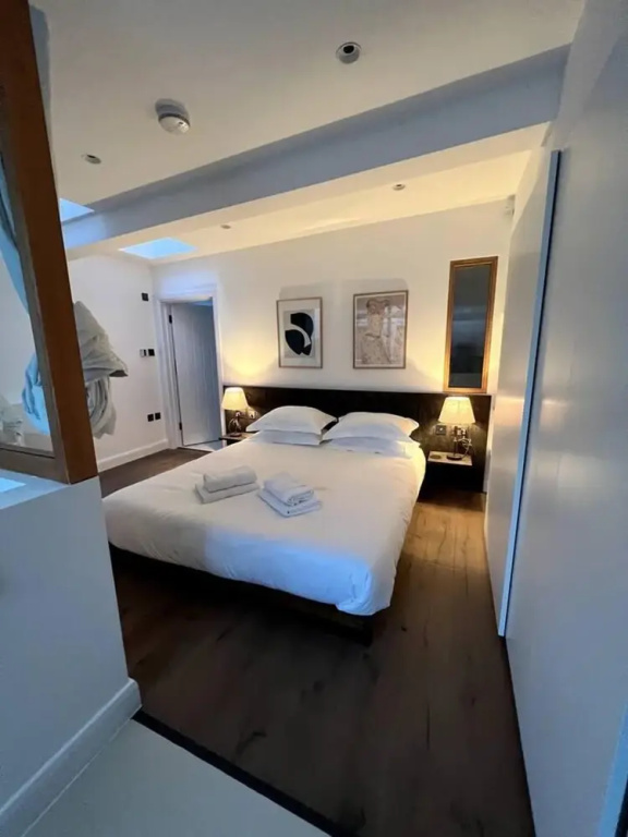 Design Led 1 bed in Cosmopolitan Queens Park
