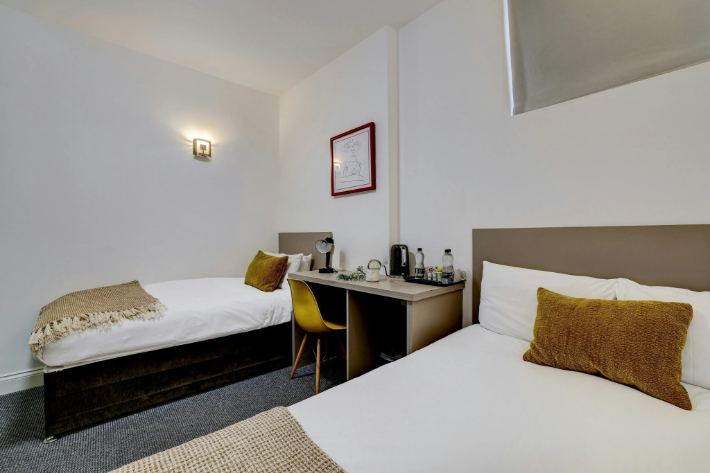 Belvilla Ilford Station Hotel, 4 min from Elizabeth line