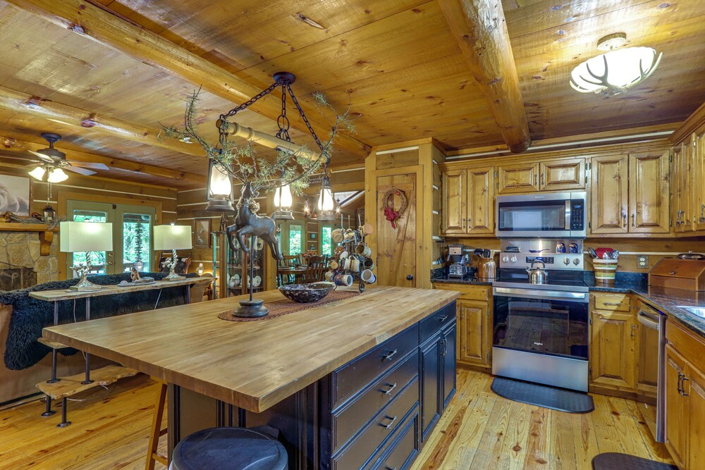 'drifting Feather' Mountain Cabin: Waterfront Deck