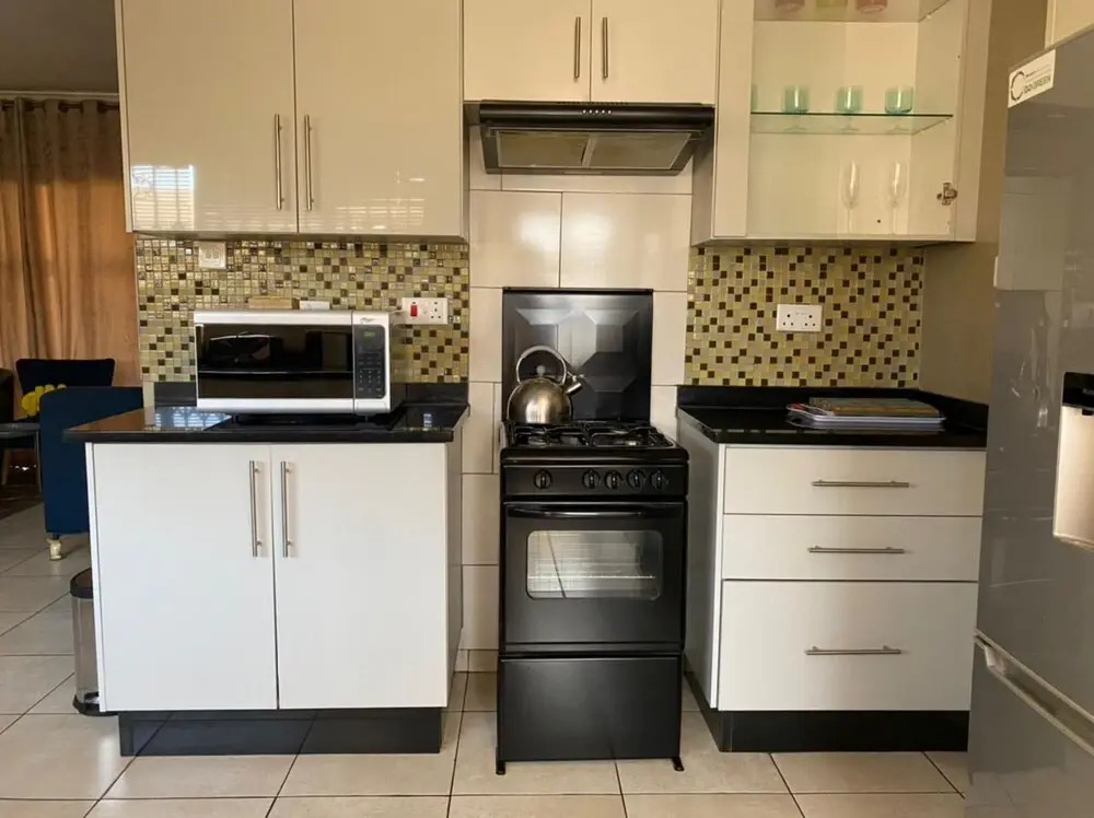 Luxurious 3 bed House Modern Open Plan- Borehole - 2046