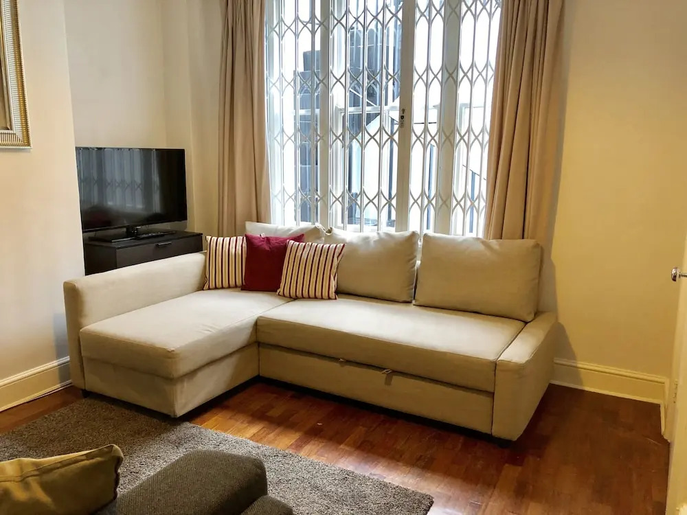 Victoria Station Apartment