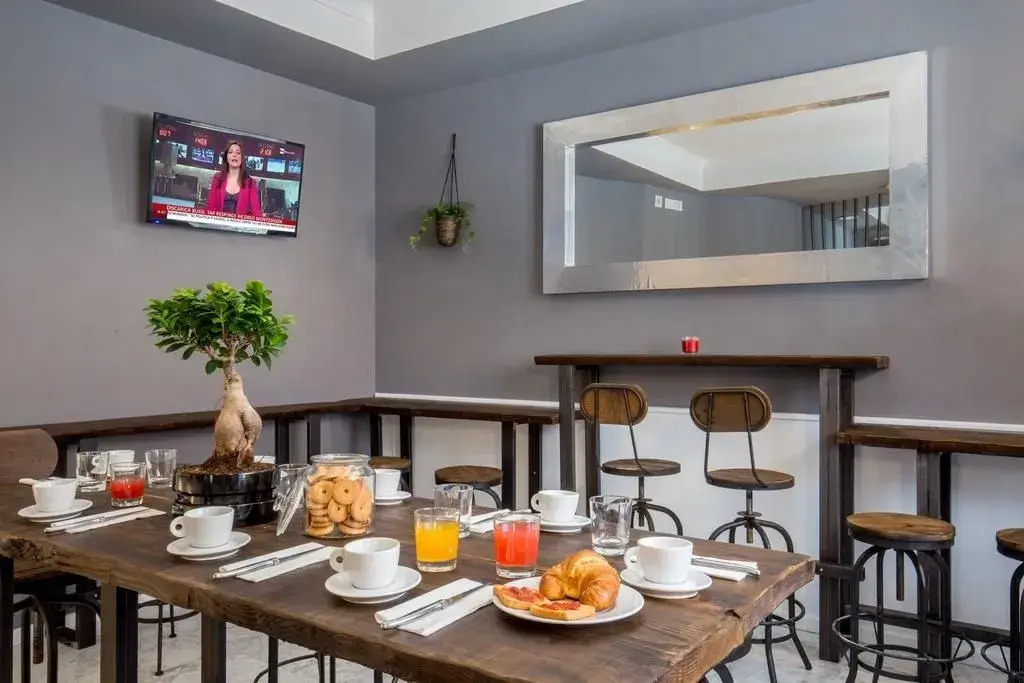Crossroad Hotel