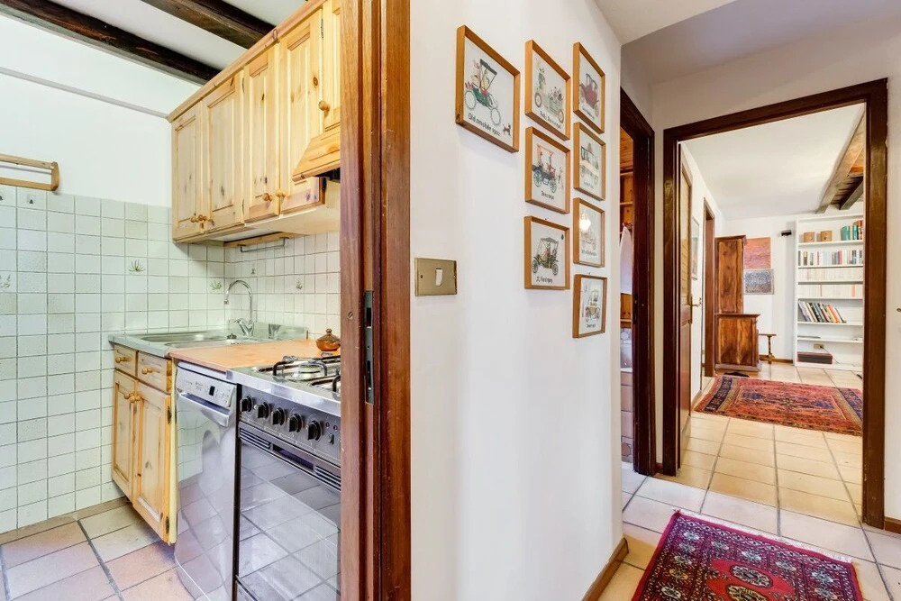 Large and Comfortable 6 Guests Flat in Trastevere