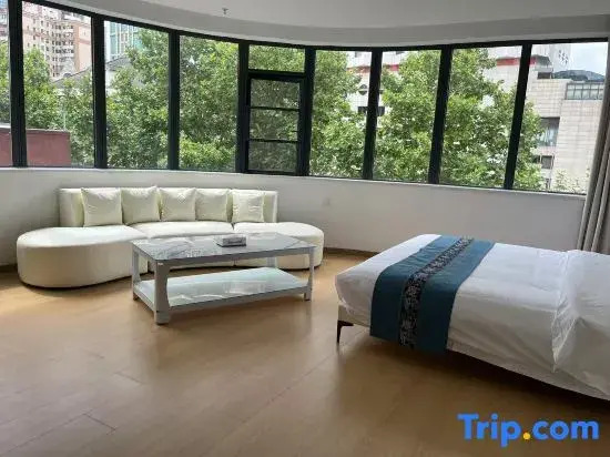 Jinzhen Hotel (Shanghai Huaihai Middle Road Nanjing West Road Metro Station Branch)