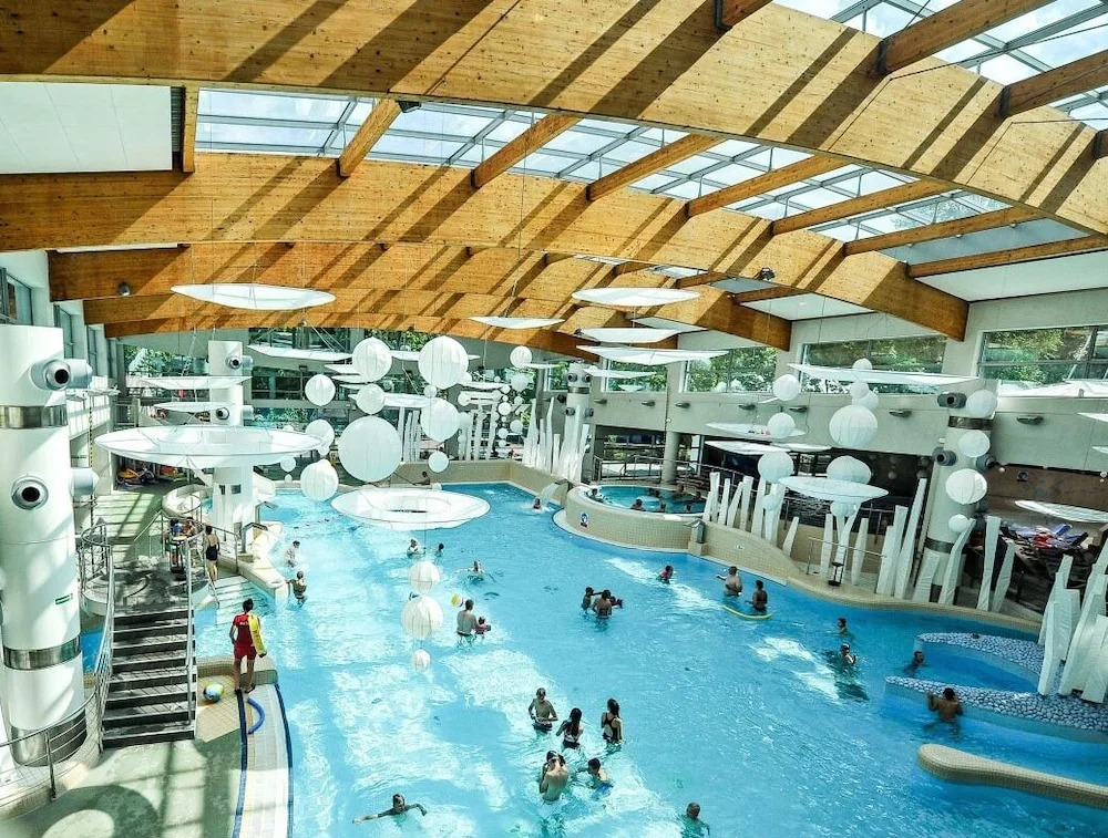 AQUA HOUSE