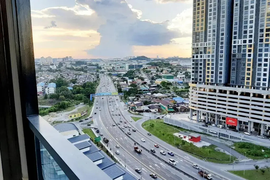 Symphony Tower Studio # 3 ( With Balcony )