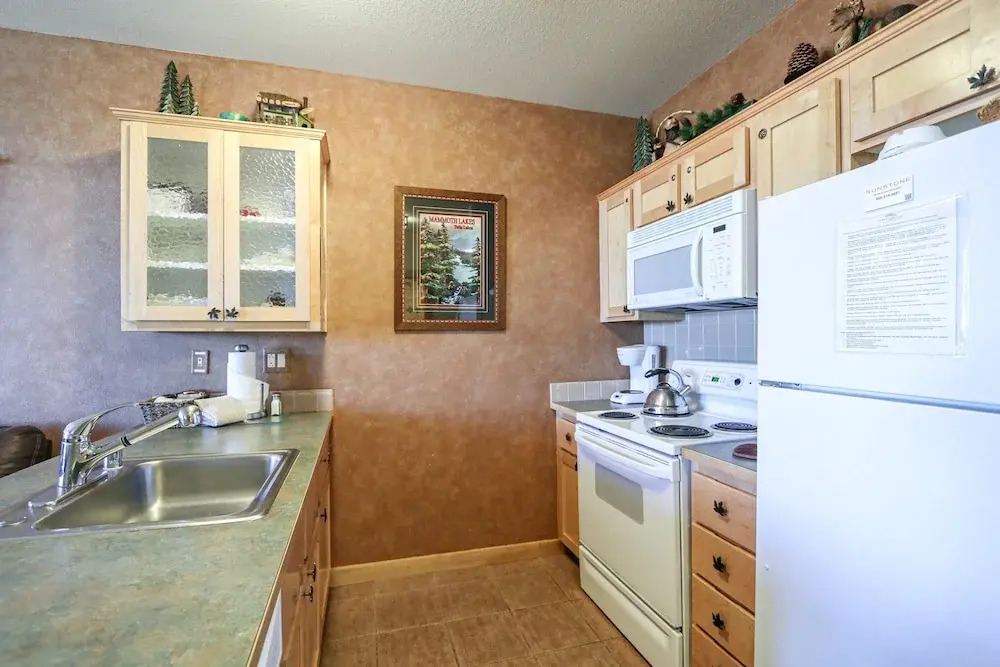 Sunstone 103 Updated Condo At Sunstone Lodge with Great Complex Amenities, near Ski-In Ski-Out by RedAwning