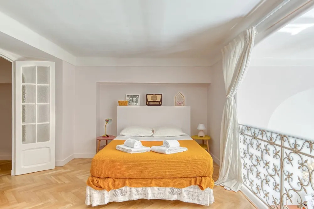 Stylish Apartement In Historical Residence
