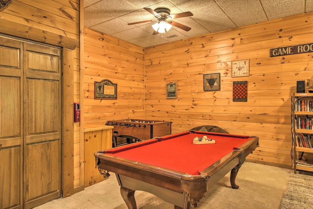 Peaceful Forest Escape w/ Game Room + Hot Tub