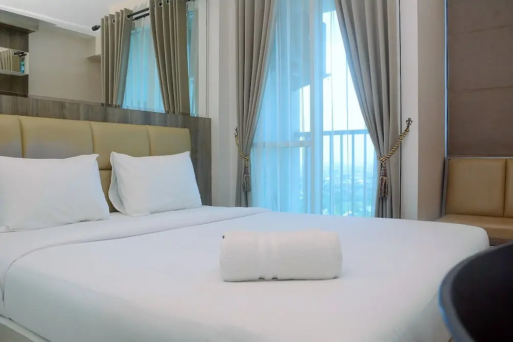 Comfy And Best Deal Studio Room Tifolia Apartment By Travelio