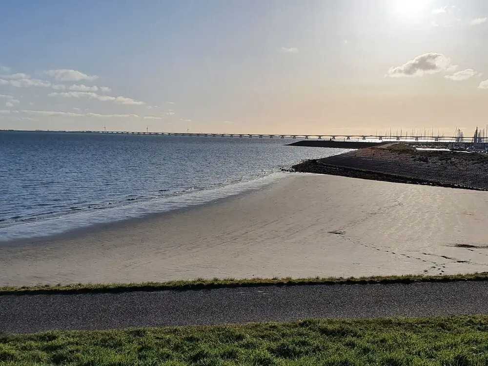 Holiday Home Colijnsplaat near Beaches