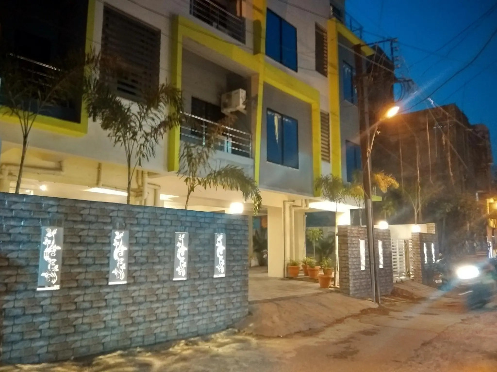 The JK Hotel - Opp Railway Station