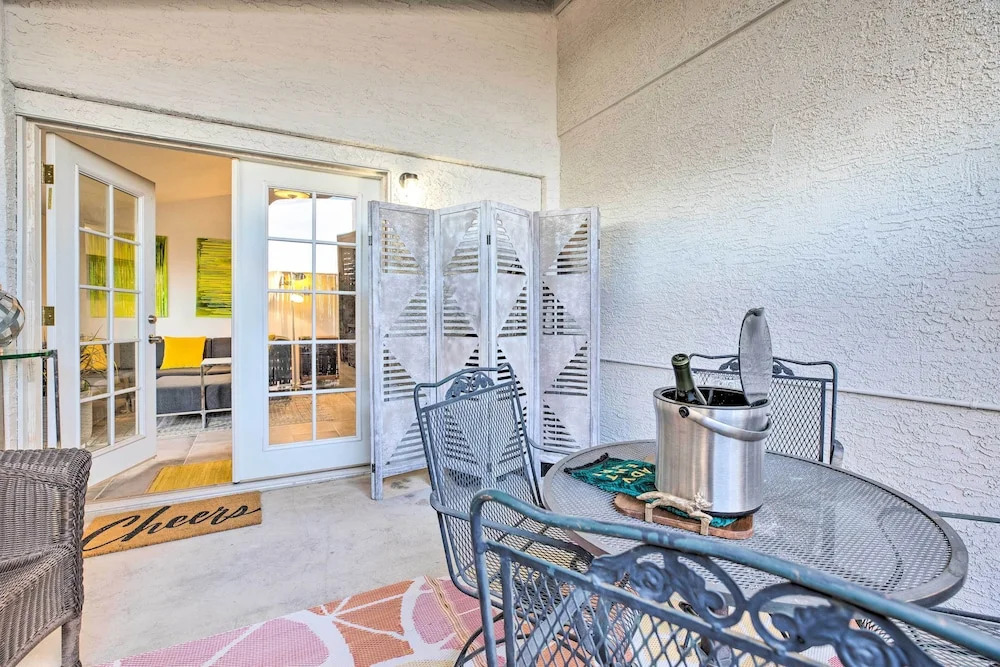 11 Mi to Dtwn Phoenix! Mtn-view Retreat w/ Hot Tub