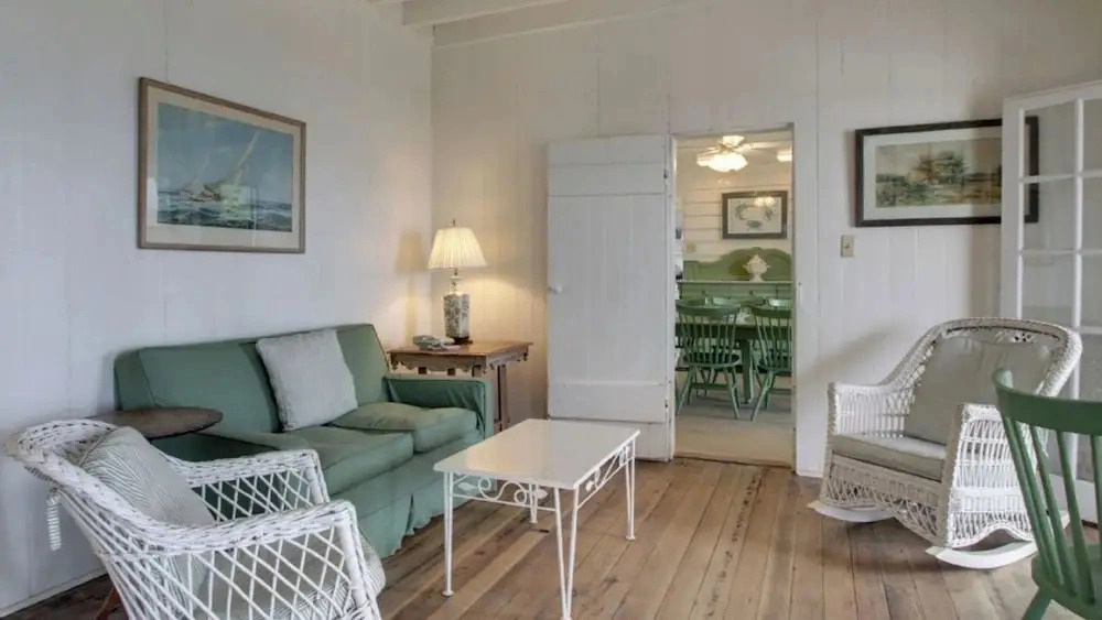 1111 Middle Street by Avantstay Charming Historic Cottage Featured in "dear John" Movie Beach Access