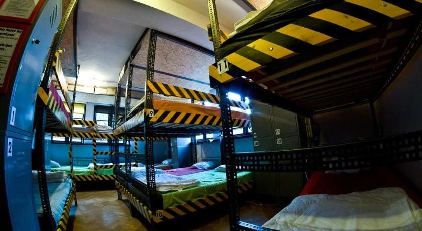 High 5 Hostel