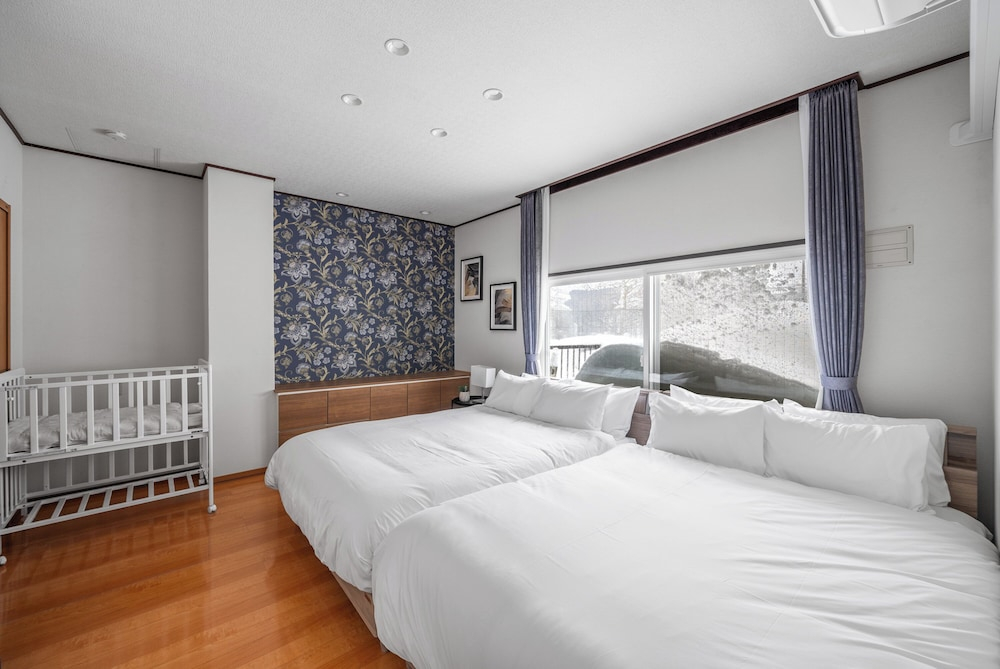 E-Us Sakaedori House