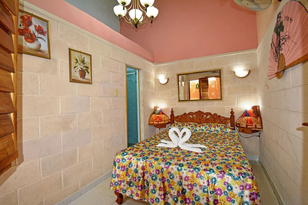 Cadena Hostal Roberto Carlos