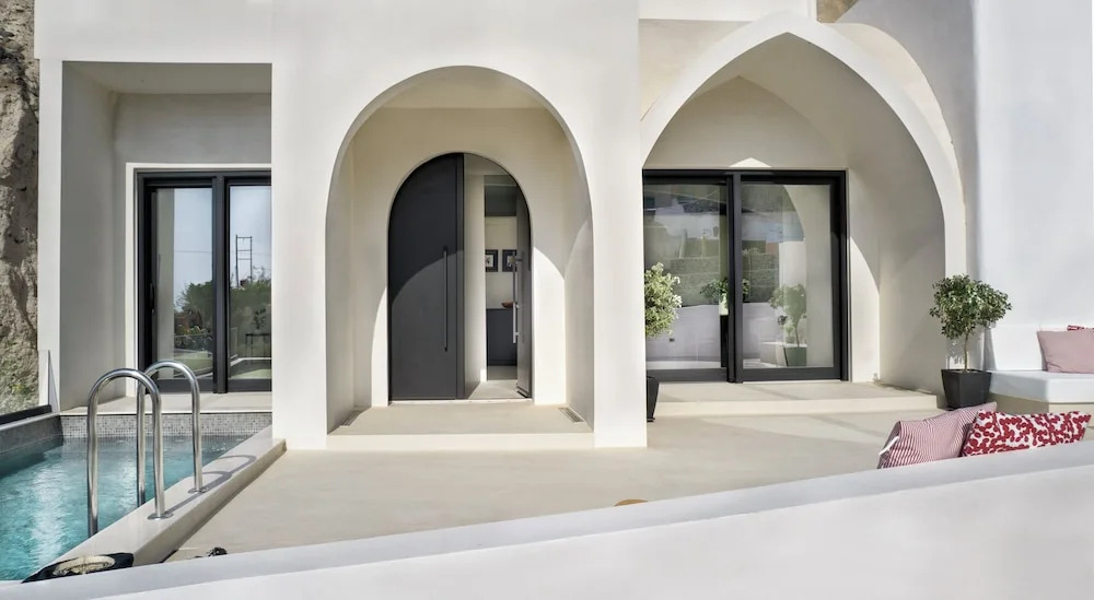 Artium Villa with Outdoor Pool hosted by K&K