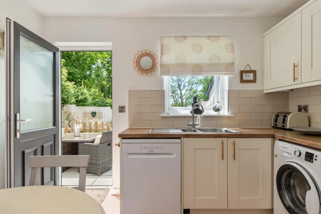 Parsonage Cottage- Peaceful Dog Friendly Cottage