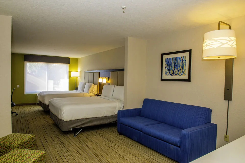 Holiday Inn Express Hotel & Suites St. Petersburg North (I-275)