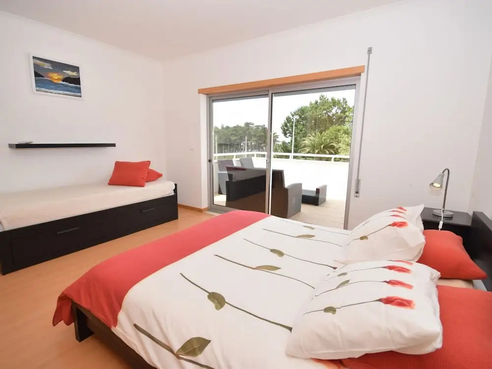 Modern Villa in Sao Martinho do Porto With Swimming Pool
