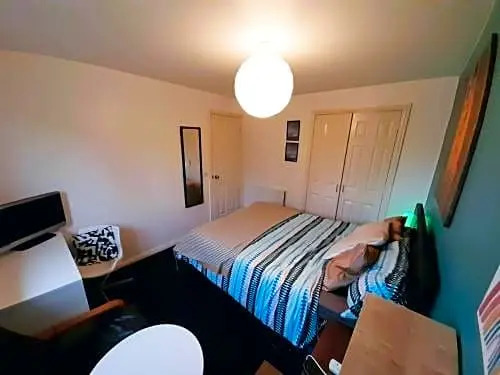 2bed Guest Wing - Charming Glasgow Villa - off M8 M80