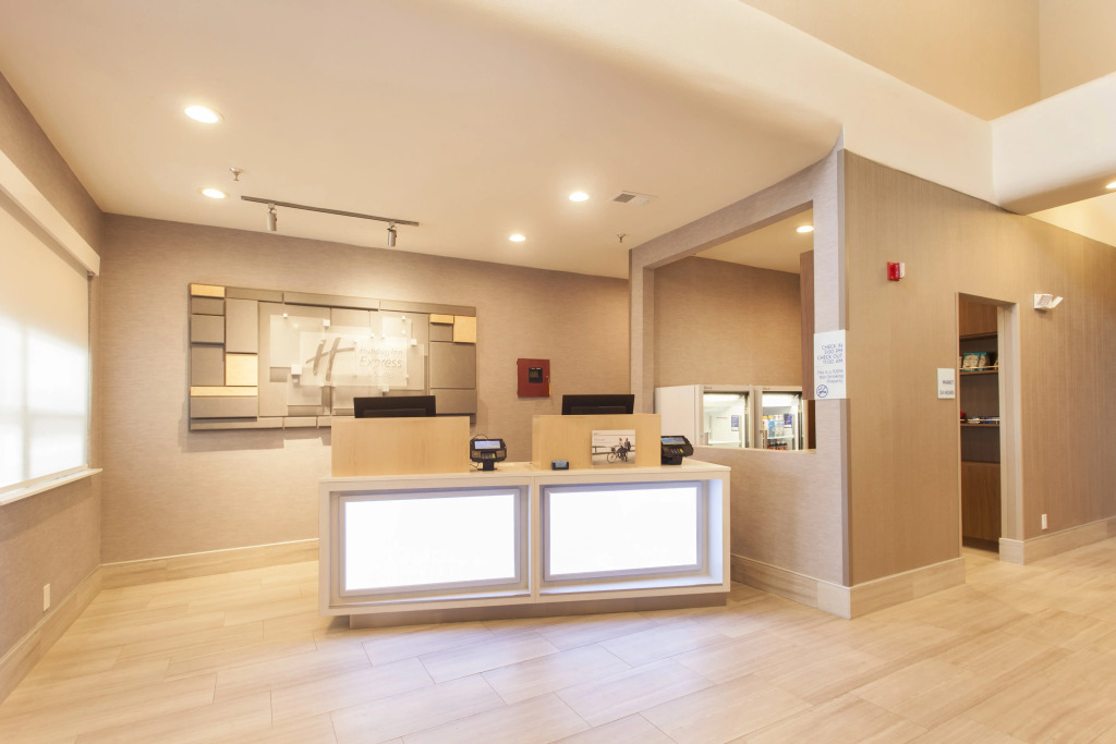 Holiday Inn Express & Suites