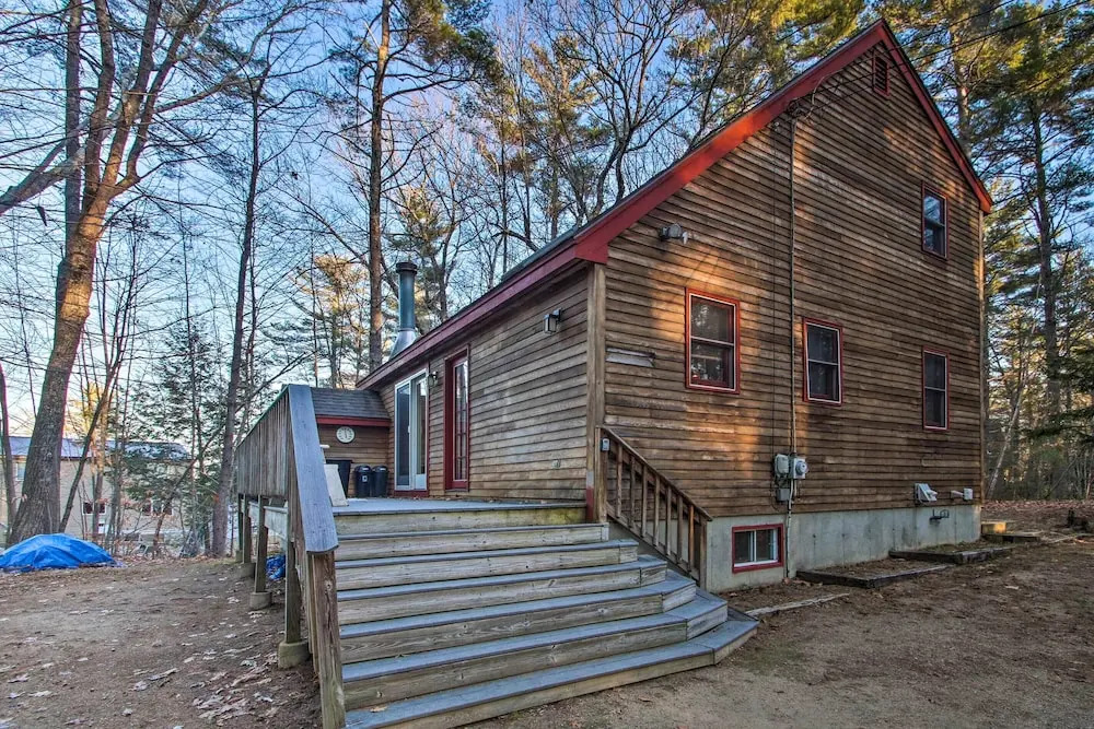 Lakeview Forest Cabin w/ Deck < 1/2 Mile to Beach!