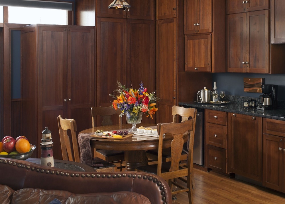 A G Thomson House Duluth Bed and Breakfast