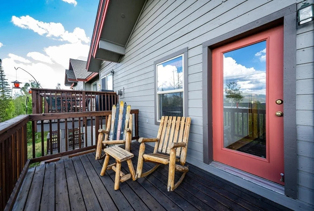 97A Exceptional Views, 4 BR, Central Location