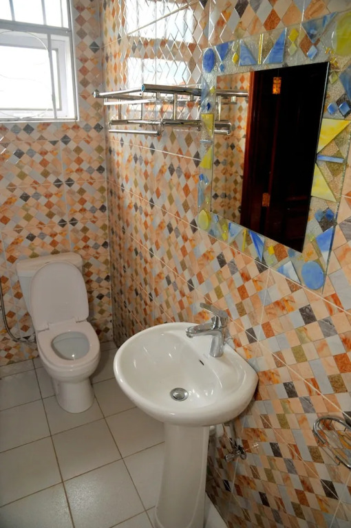 Victoria Lake View Guesthouse & Safaris