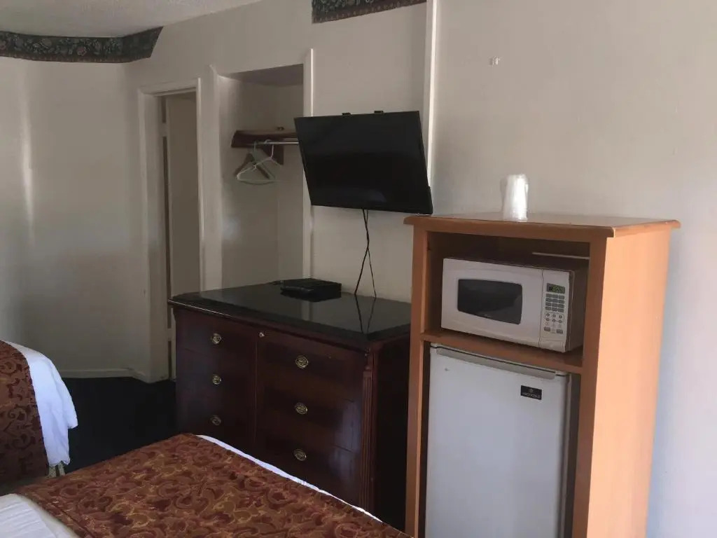 Frontier Motel