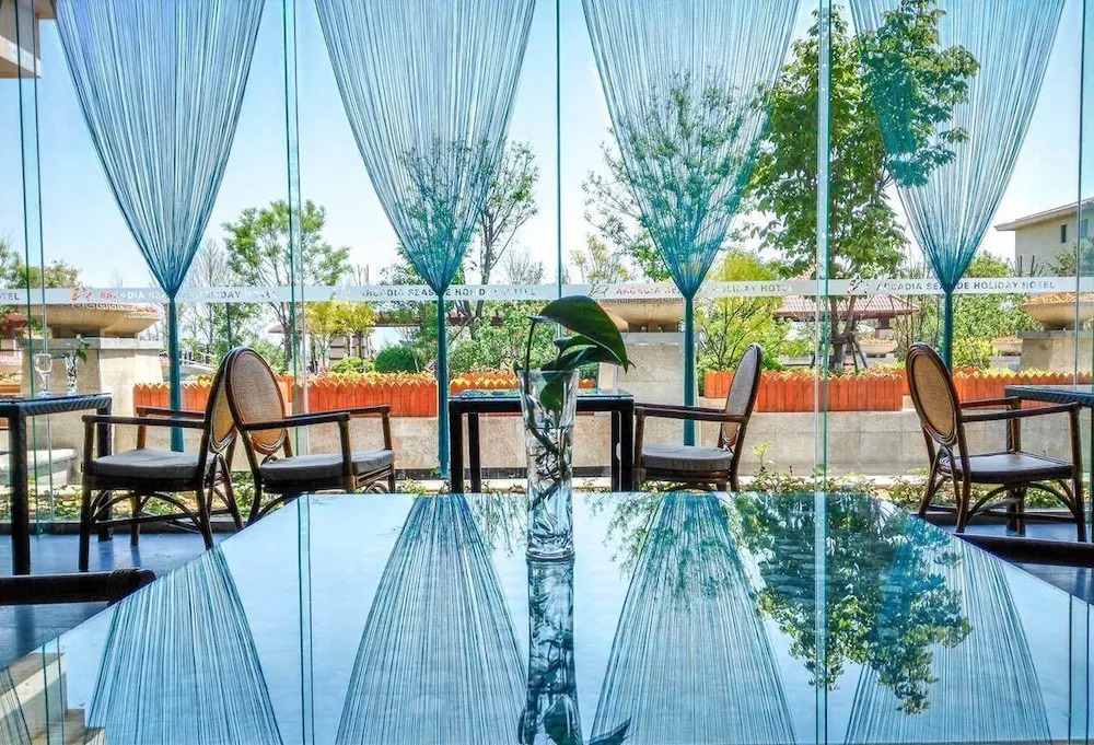 Qinhuangdao Arcadia Seaside Holiday Hotel