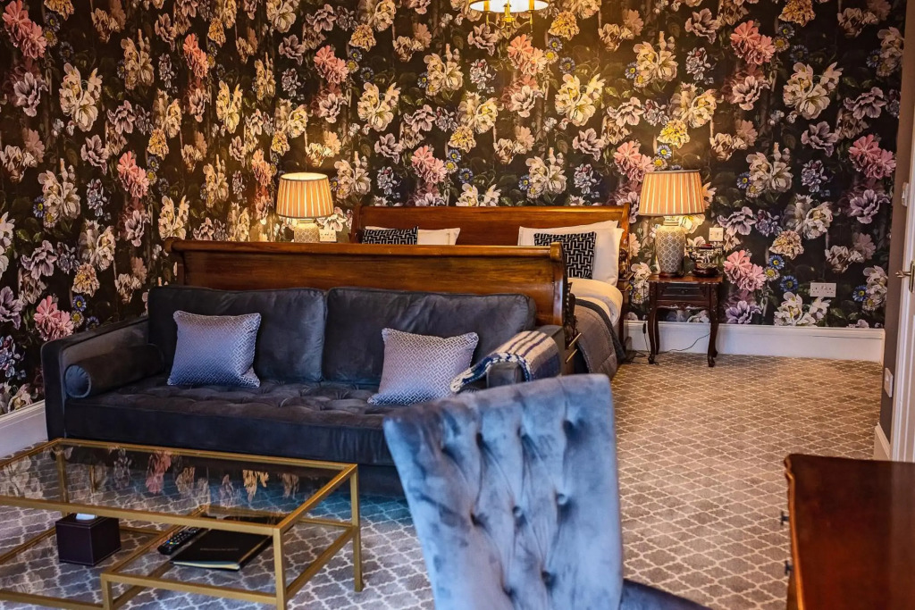 Glenesk Hotel