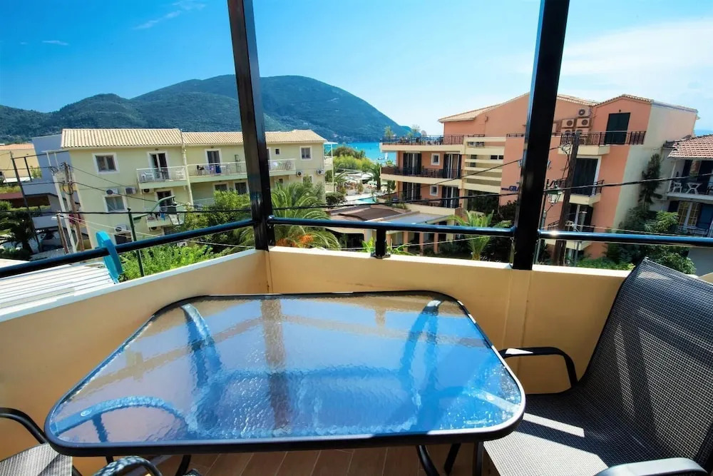 Argo Maisonettes & Suites