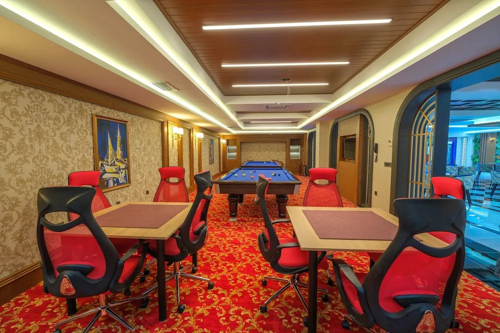 Отель Elysium Deluxe Suites
