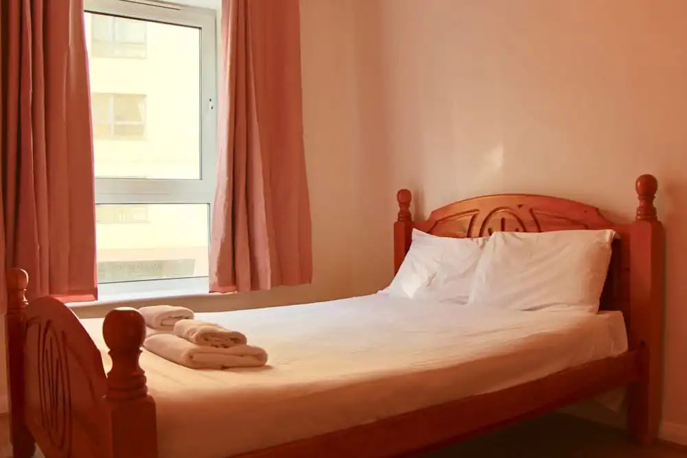 Modern 3 Bedroom Property Near Edinburgh Harbour