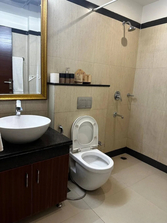 Luxurious Gurugram Apartment for Rent - Entire House With City & Garden Views