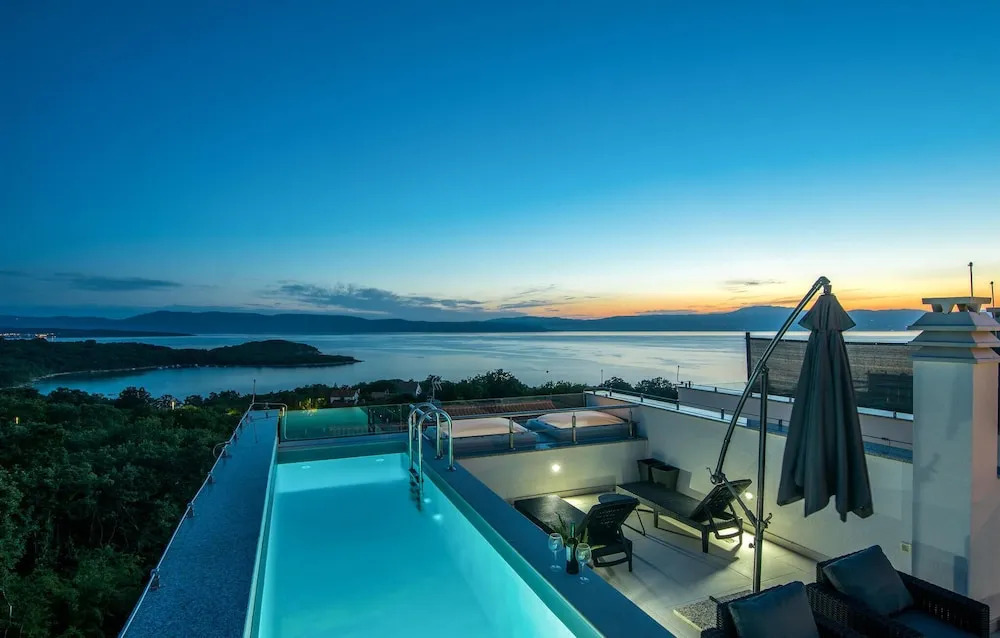 Amazing Home in Njivice With Outdoor Swimming Pool, Wifi and Outdoor Swimming Pool