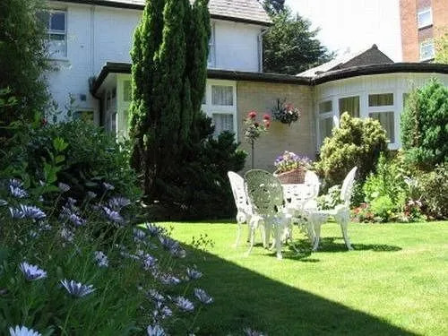 Wood Lodge Hotel