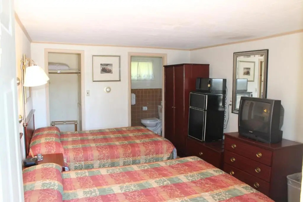 Happy Bear Motel